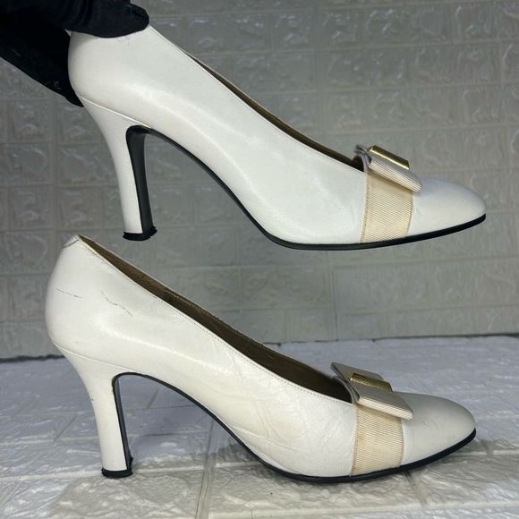 YVES SAINTโLAURENT VINTAGE WHITE HEELS - Picture 3 of 13